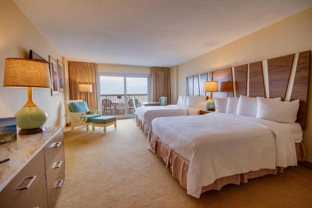 Postel nebo postele na pokoji v ubytování Grand Hotel Ocean City Oceanfront
