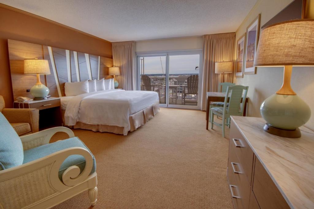 Postel nebo postele na pokoji v ubytování Grand Hotel Ocean City Oceanfront