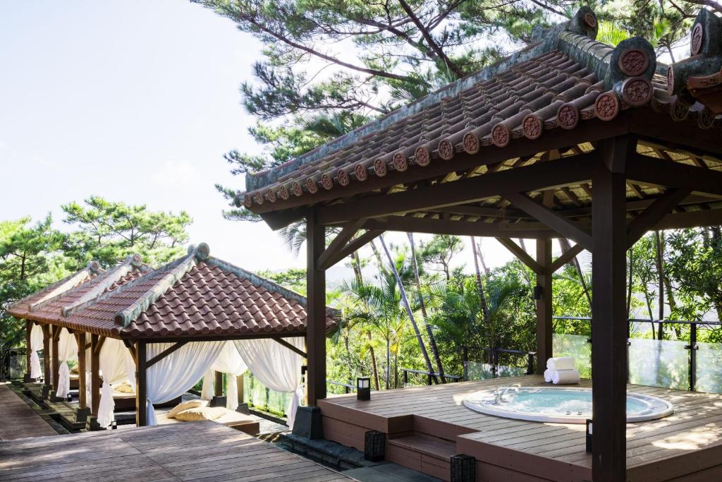 Bazén v ubytování The Ritz-Carlton Okinawa nebo v jeho okolí