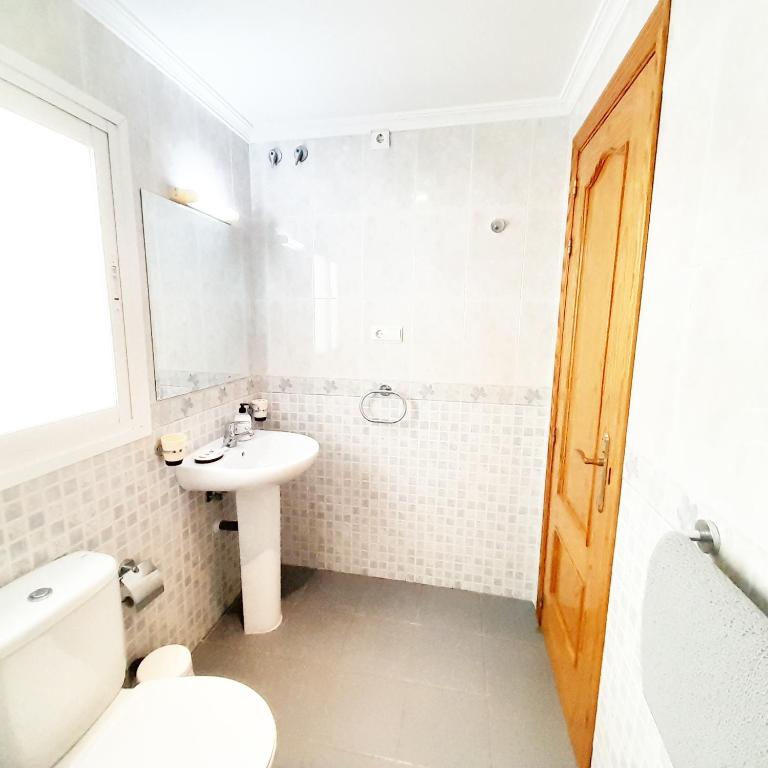 Kúpeľňa v ubytovaní Apartamentos Vicenta Playa Carihuela