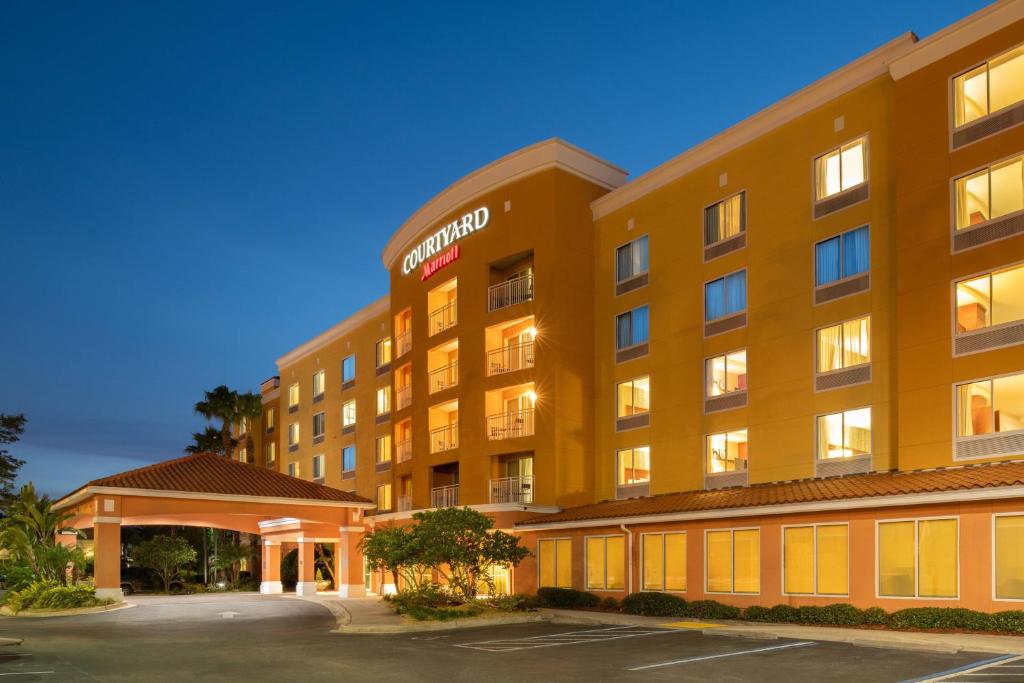 an exterior view of a hotel with a parking lot at Courtyard Jacksonville Orange Park in Orange Park