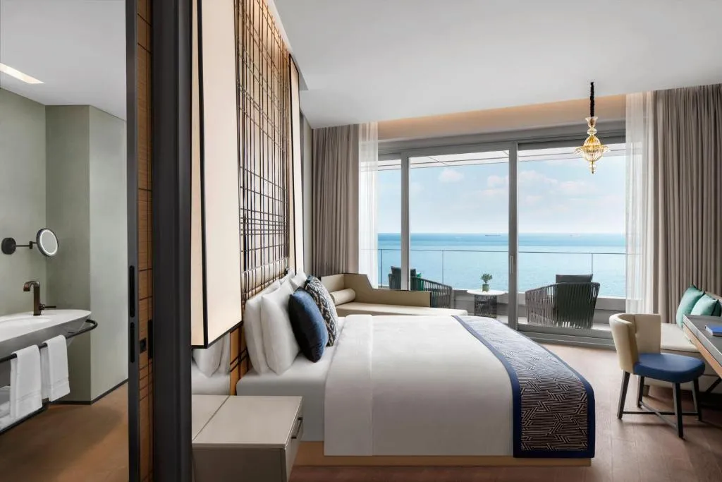 Deluxe King Room with Panoramic Sea View