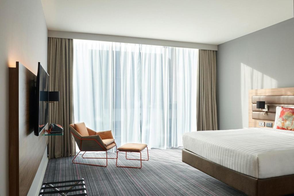 Una cama o camas en una habitación de Moxy Dublin City