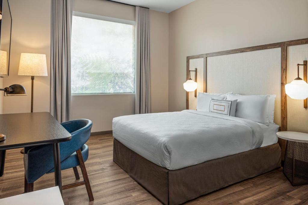 a hotel room with a bed and a desk at Fairfield by Marriott San Jose Airport Alajuela in Alajuela City