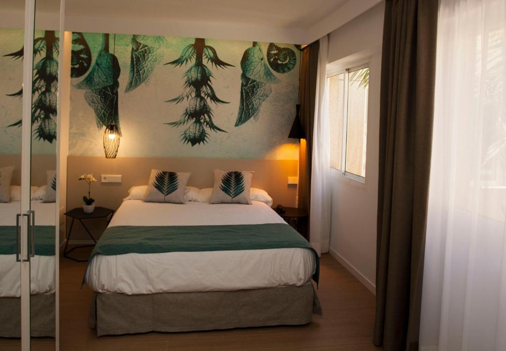 Hotel Torá - Double Room Without Balcony