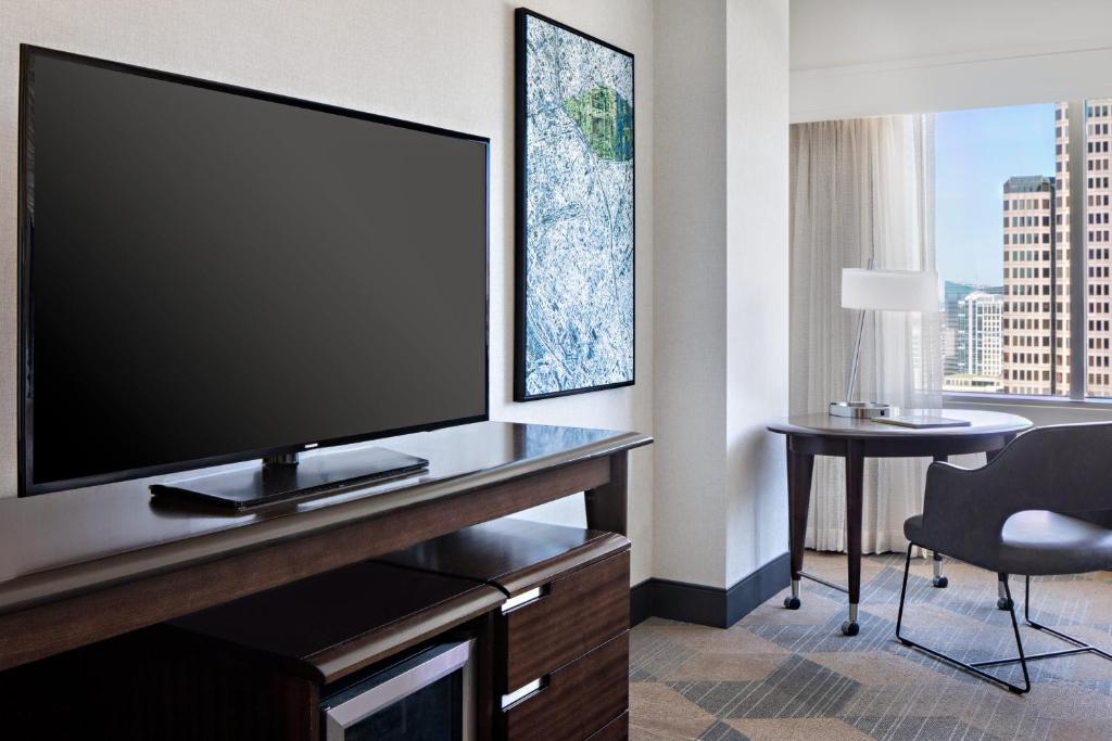 Sheraton Dallas Hotel - Club Lounge Access, Guest Room, 1 King