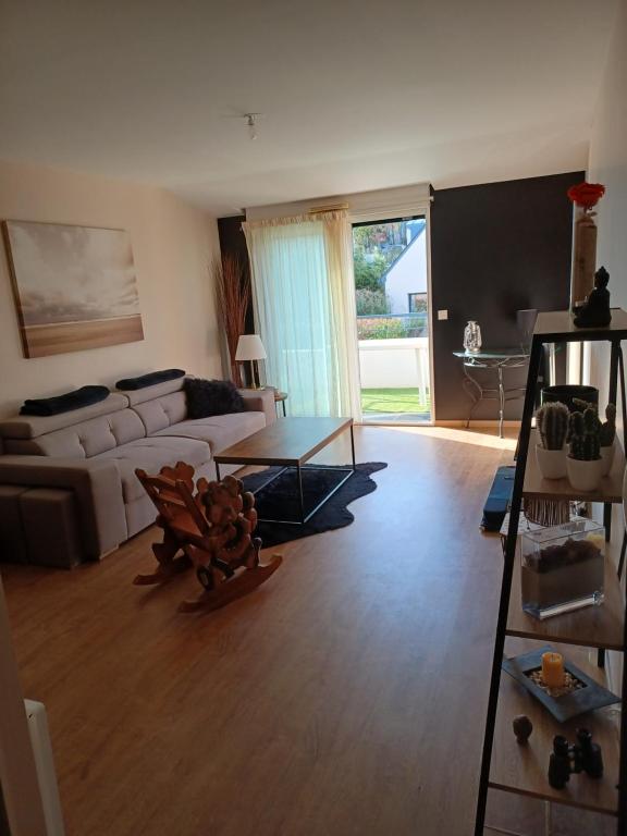 Televízia a/alebo spoločenská miestnosť v ubytovaní Grand Appartement 2P dans immeuble PMR