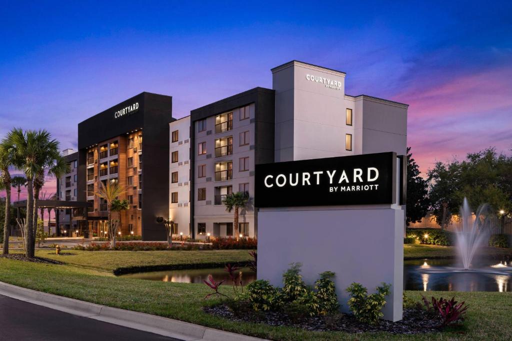 a view of a court yard hotel at night at Courtyard Jacksonville Butler Boulevard in Jacksonville