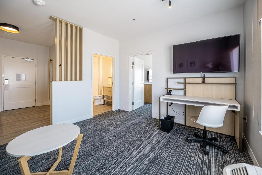 TownePlace Suites by Marriott Las Vegas North I-15 photo