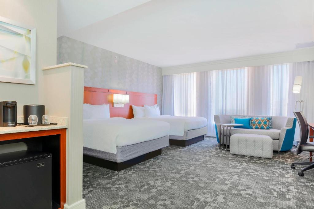 Postel nebo postele na pokoji v ubytování Courtyard by Marriott Amarillo Downtown