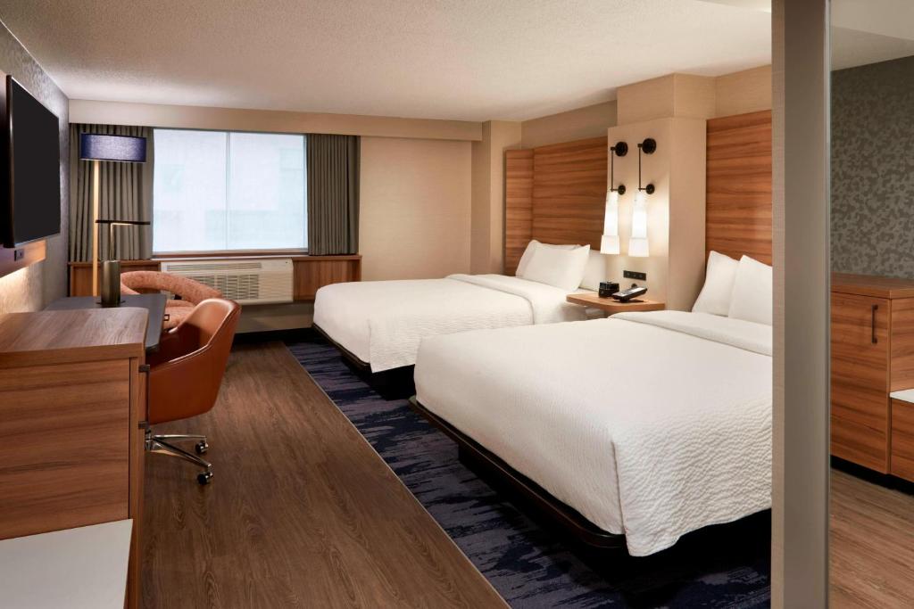 Postel nebo postele na pokoji v ubytování Fairfield Inn by Marriott Montreal Downtown