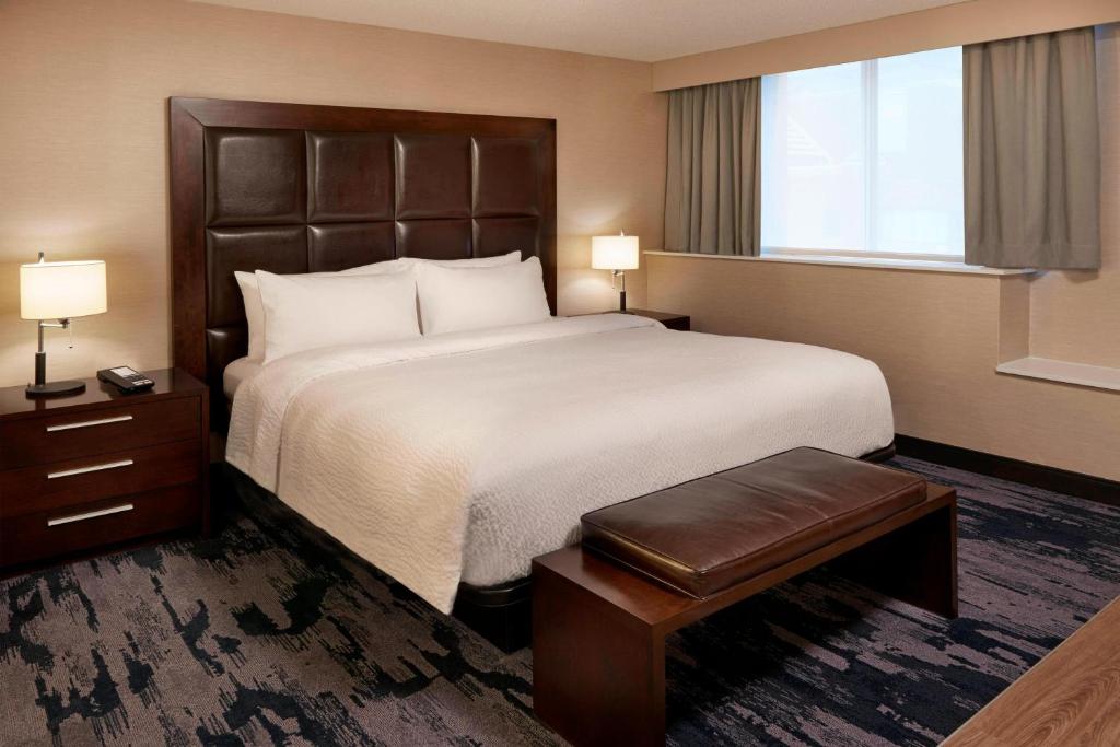 Postel nebo postele na pokoji v ubytování Fairfield Inn by Marriott Montreal Downtown