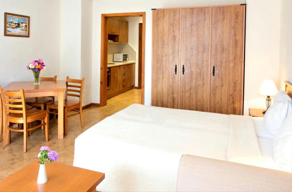 Fotografie z fotogalerie ubytování Studio with balcony, mountain view, 4* SPA Resort, Bansko v destinaci Bansko