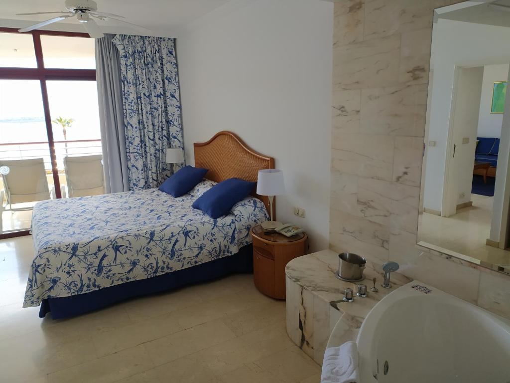 Postel nebo postele na pokoji v ubytování Anfi del Mar 2