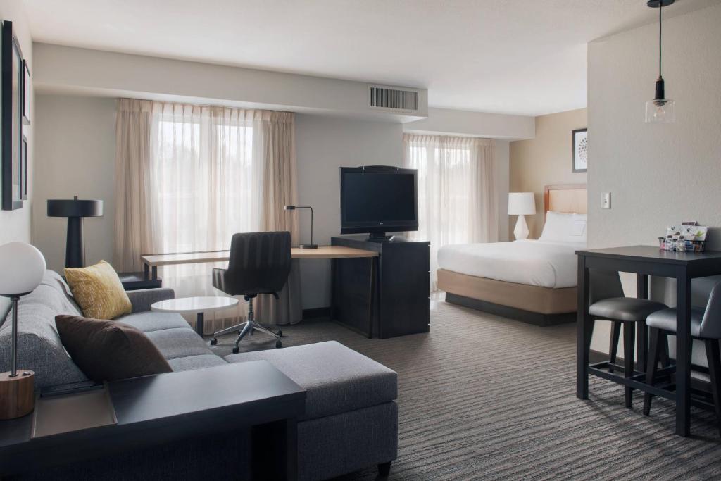 TV a/nebo společenská místnost v ubytování Residence Inn Poughkeepsie