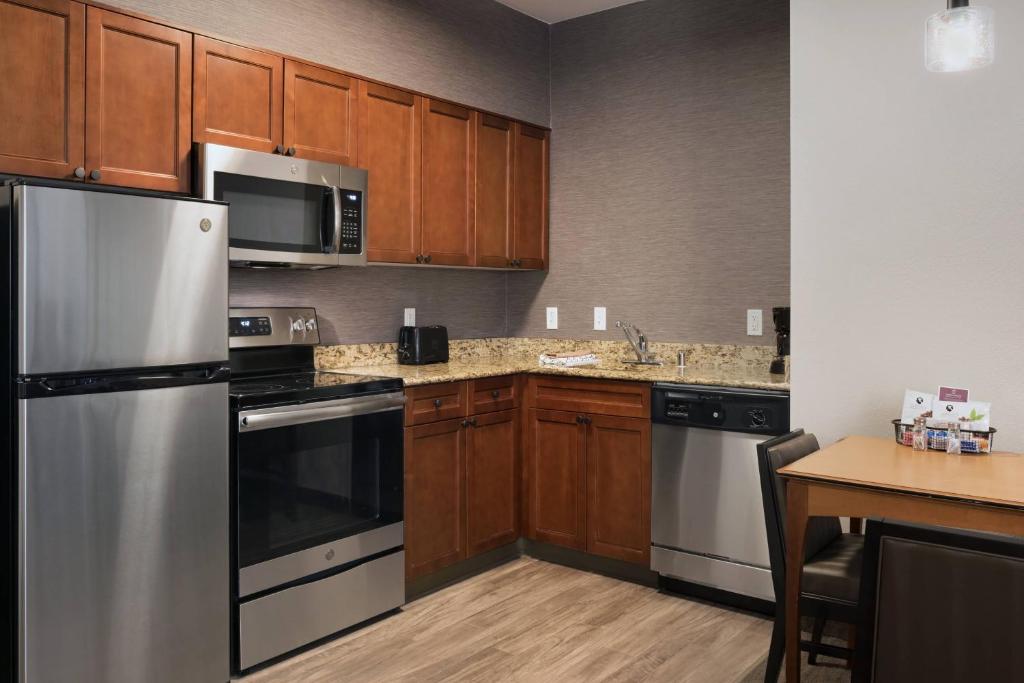 Kuchyň nebo kuchyňský kout v ubytování Residence Inn Poughkeepsie