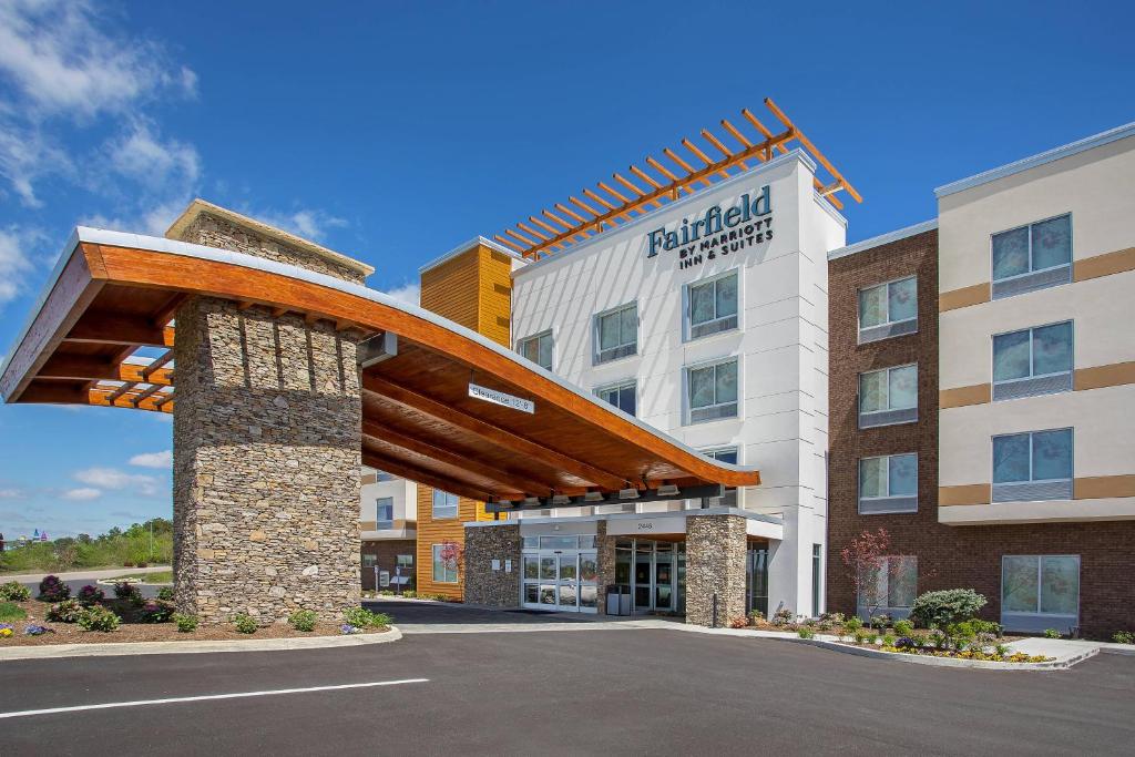 a rendering of the front of a hotel at Fairfield Inn & Suites by Marriott Pigeon Forge in Pigeon Forge
