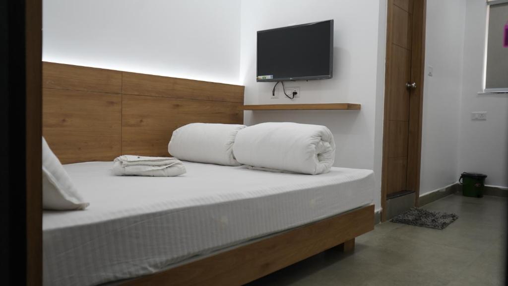 Postel nebo postele na pokoji v ubytování POD N BEYOND SMART HOTEL @BISTUPUR