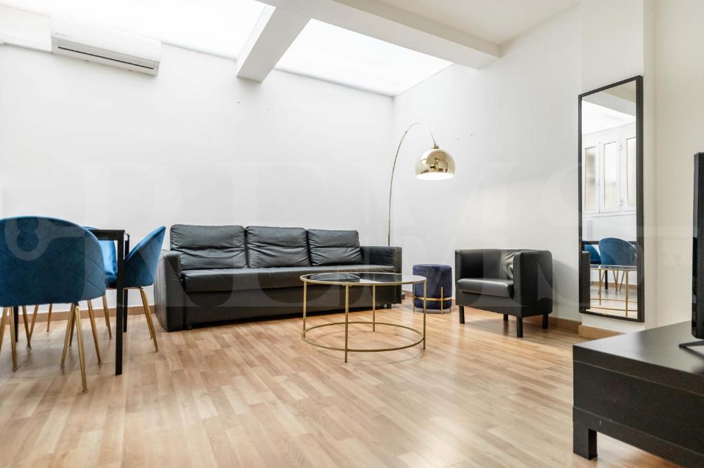 A seating area at Modern gem in heart of Málaga, near sights REMS