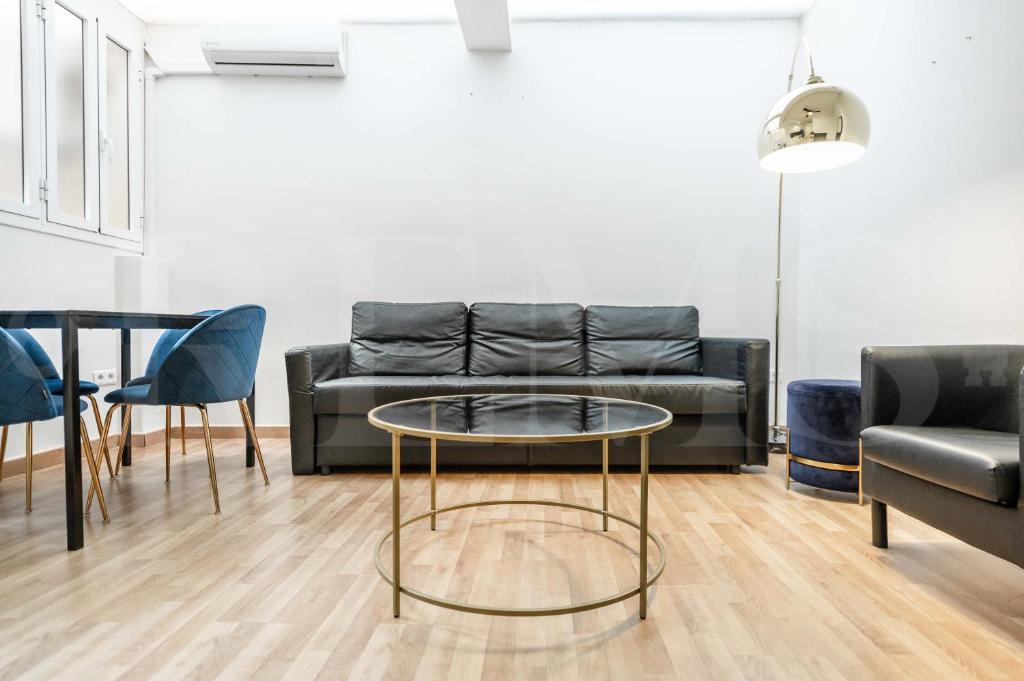A seating area at Modern gem in heart of Málaga, near sights REMS
