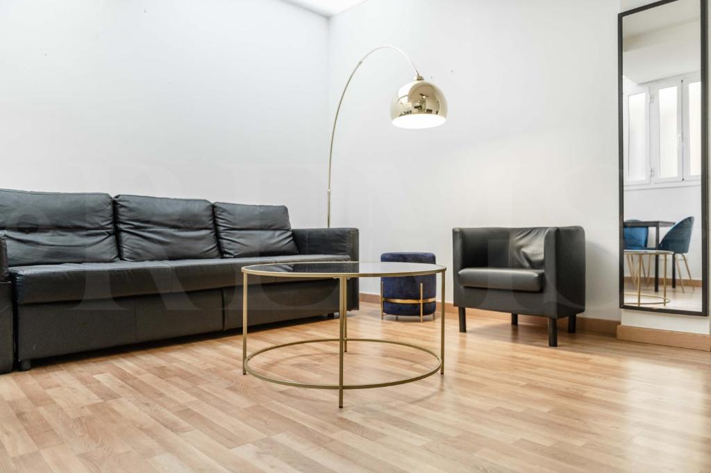 A seating area at Modern gem in heart of Málaga, near sights REMS