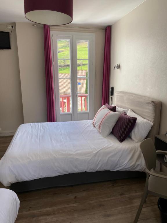 Postel nebo postele na pokoji v ubytování Hôtel Juantorena