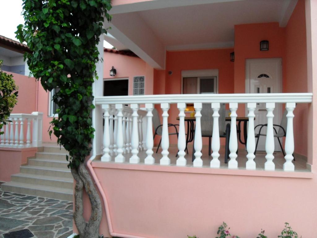 Balkón alebo terasa v ubytovaní Omorfi Poli 120 sqm Apartment