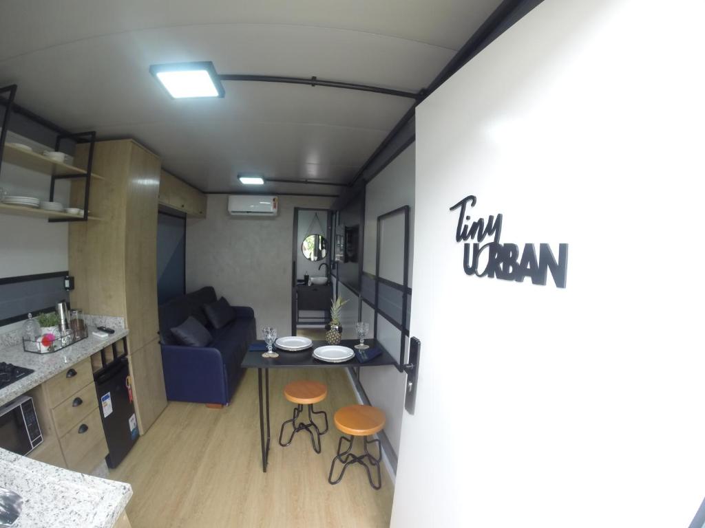 a room with a kitchen and a living room at Tiny House Urban in Balneário Camboriú