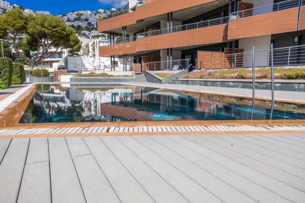 Bazén v ubytovaní NC APARTMENTS Moli Blau 102 - 4 personas alebo v jeho blízkosti