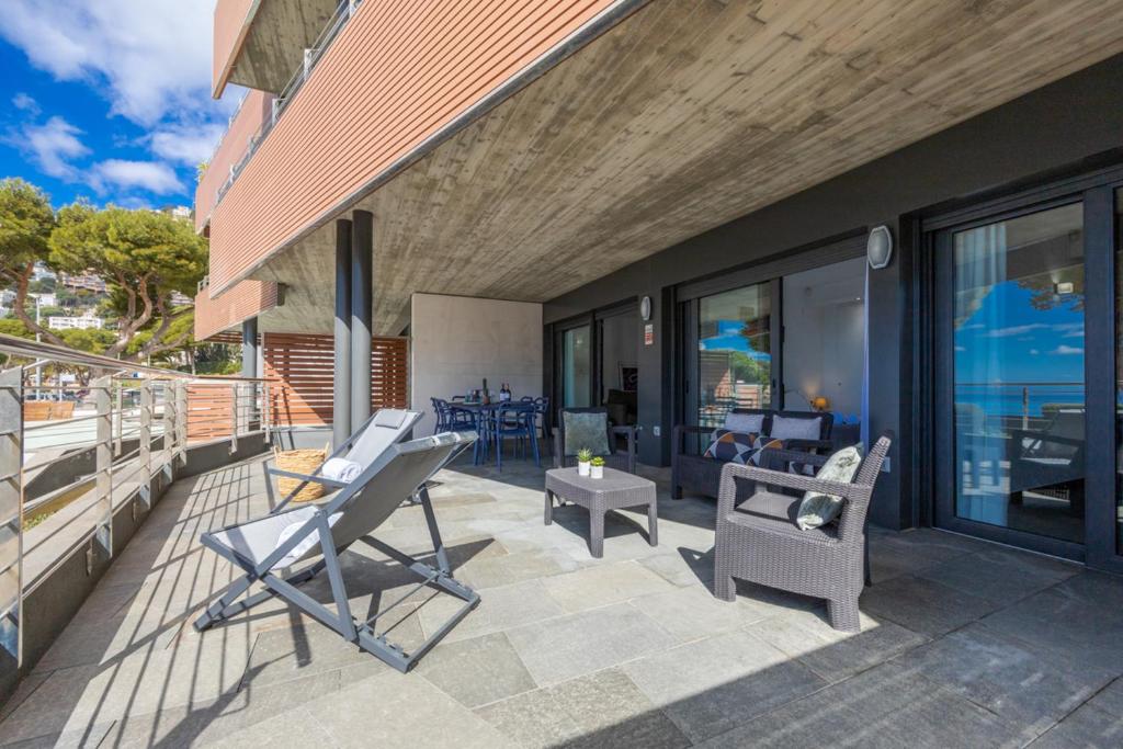 Balkón alebo terasa v ubytovaní NC APARTMENTS Moli Blau 102 - 4 personas
