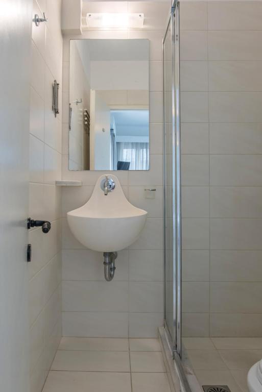 Koupelna v ubytování Kimon Hotel Athens