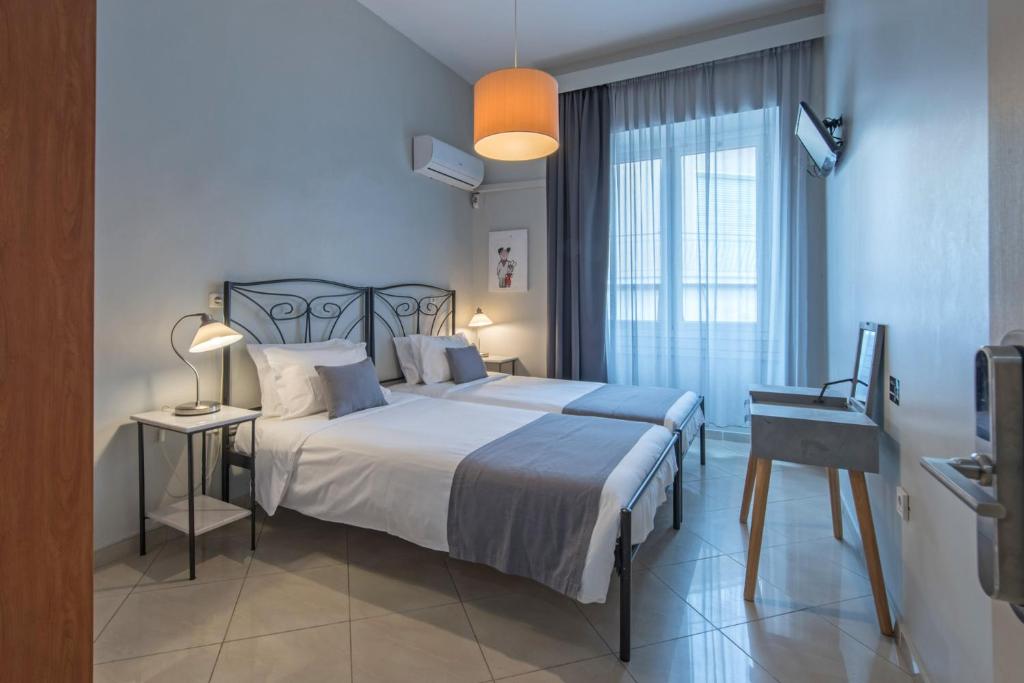 Postel nebo postele na pokoji v ubytování Kimon Hotel Athens