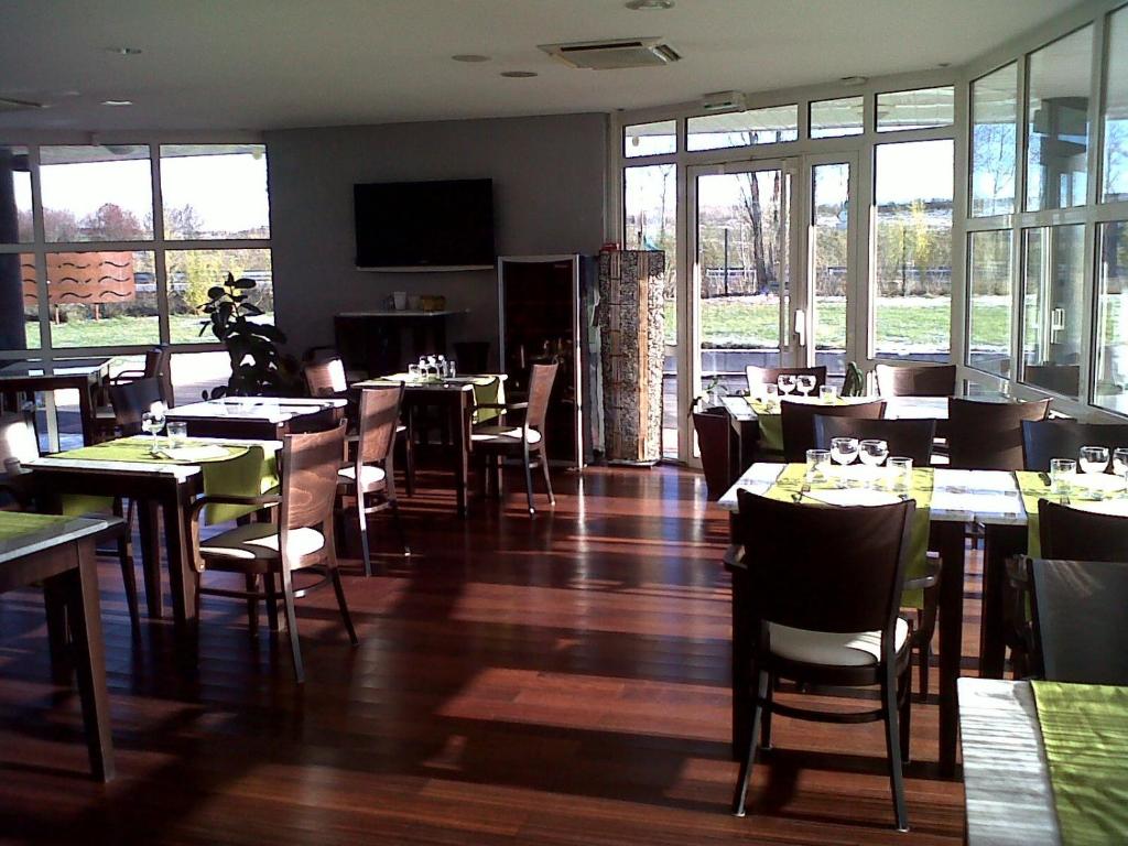 Restaurace v ubytování Hôtel Evan