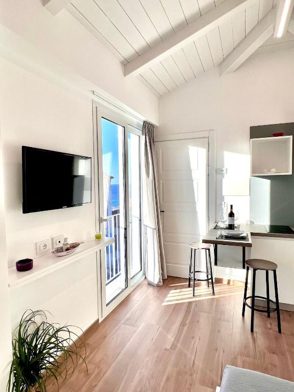 A television and/or entertainment centre at Tropea Il Tridente Accommodations