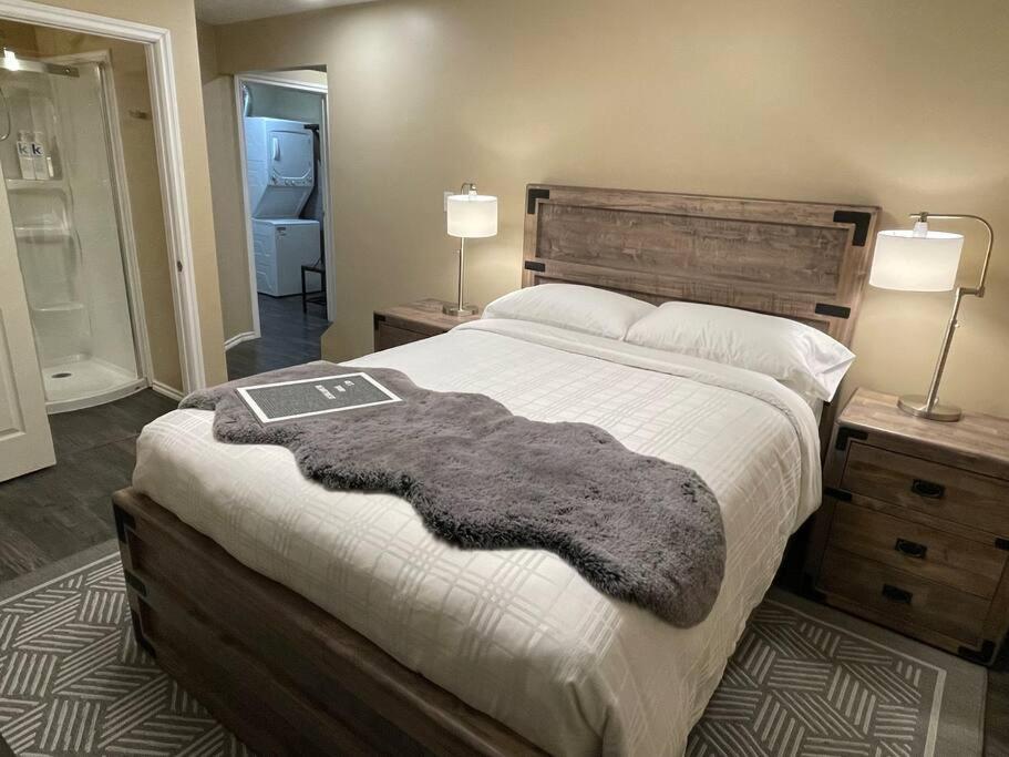 A bed or beds in a room at Cozy Furnished Apartment
