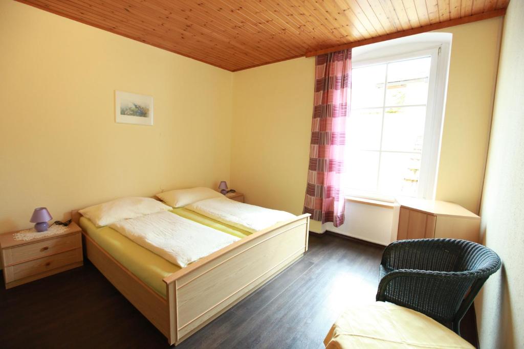 Postel nebo postele na pokoji v ubytování Pension Stadt Grein