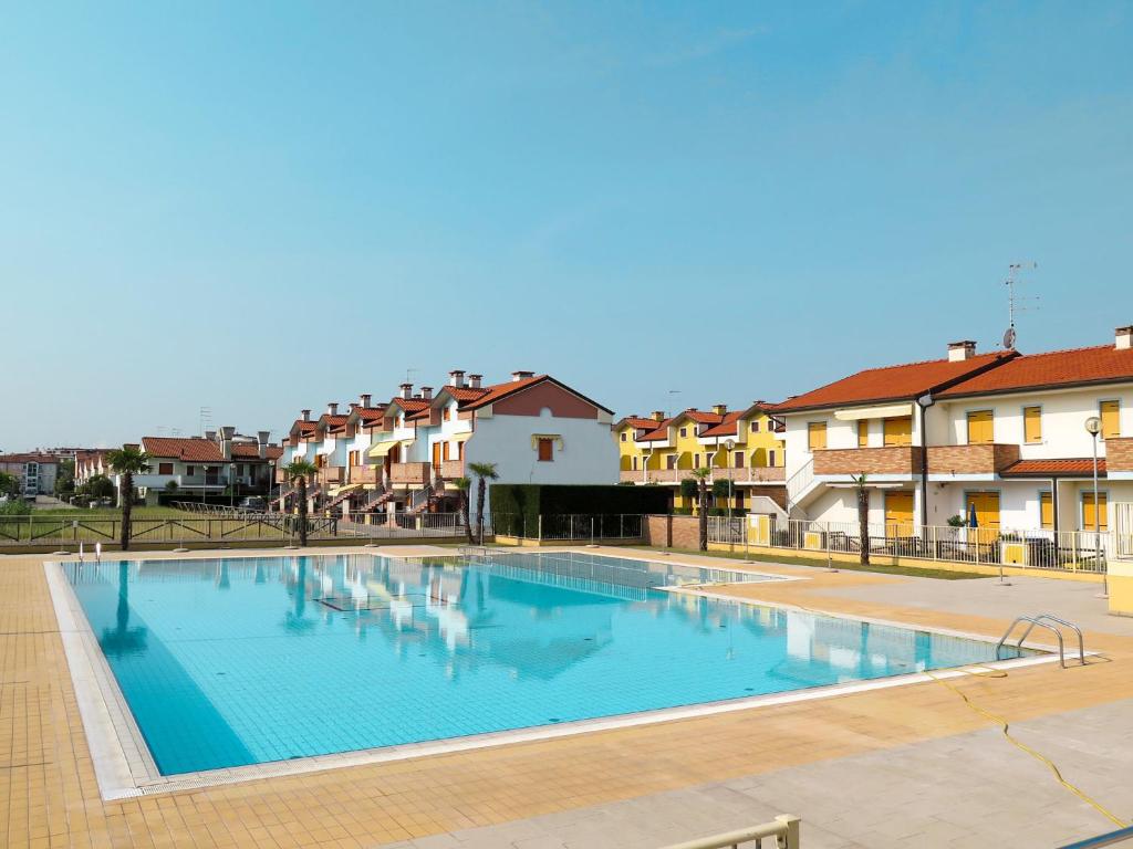 The swimming pool at or close to Apartment Solmare-15 by Interhome