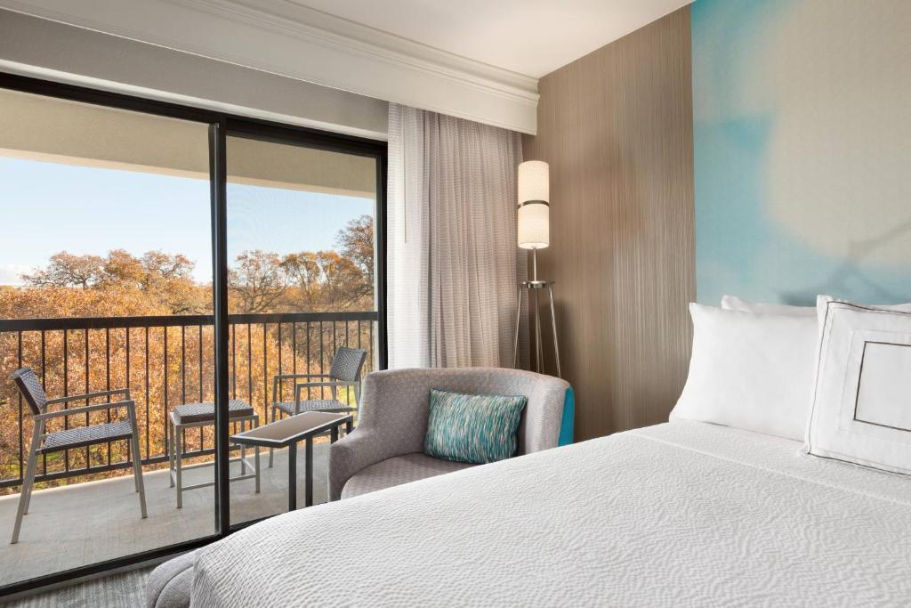 Courtyard by Marriott Roseville - Queen Room With Two Queen Beds And Balcony
