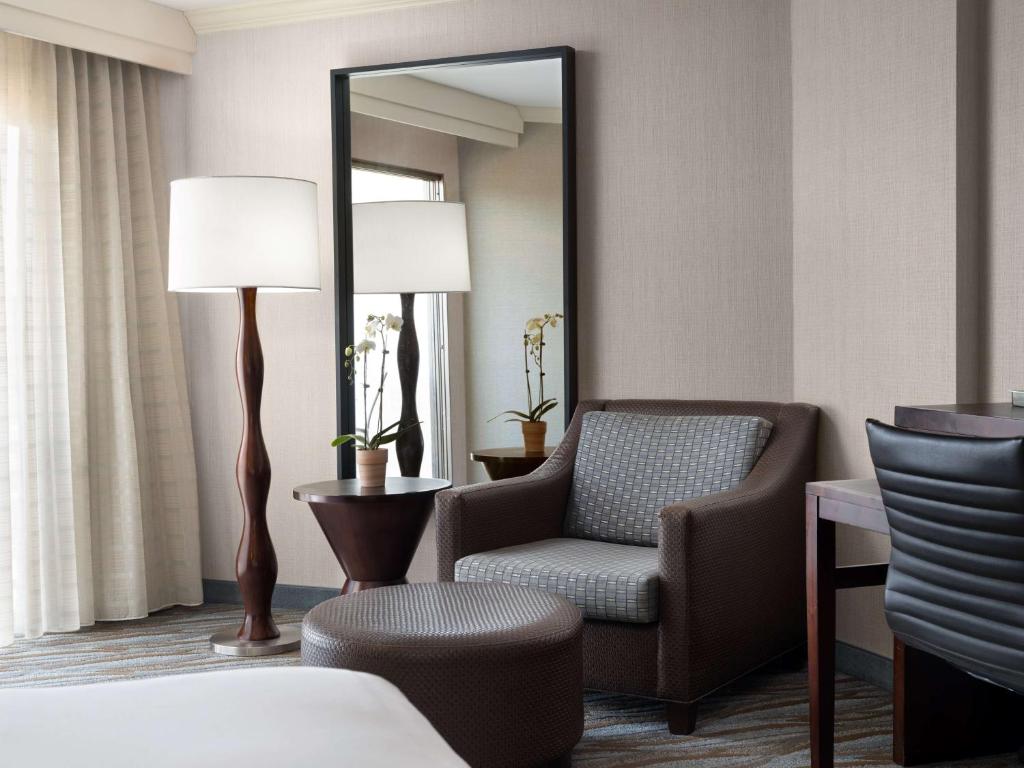 Sonesta Redondo Beach and Marina - Junior King Suite