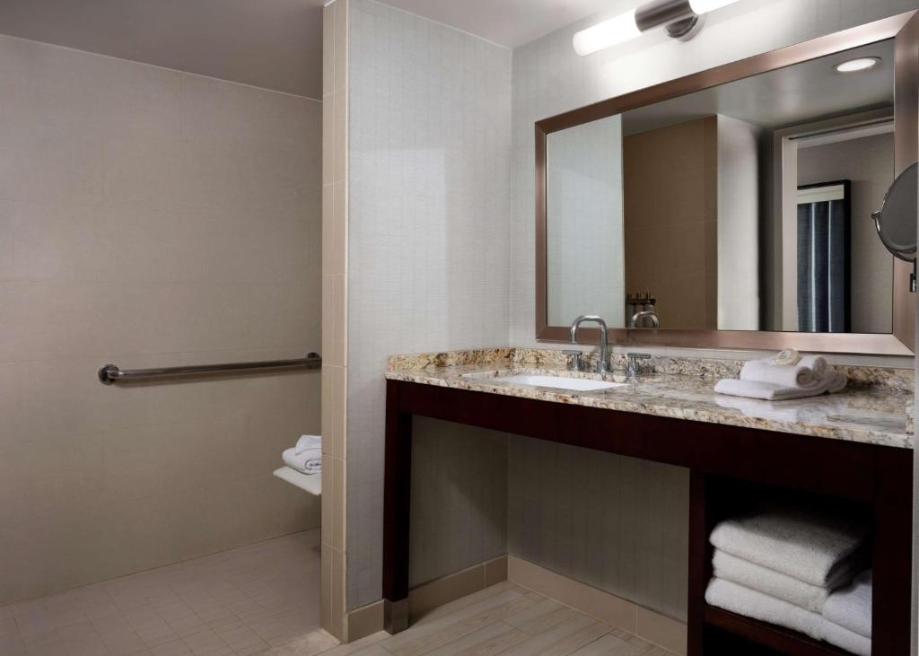 Sonesta Redondo Beach and Marina - 