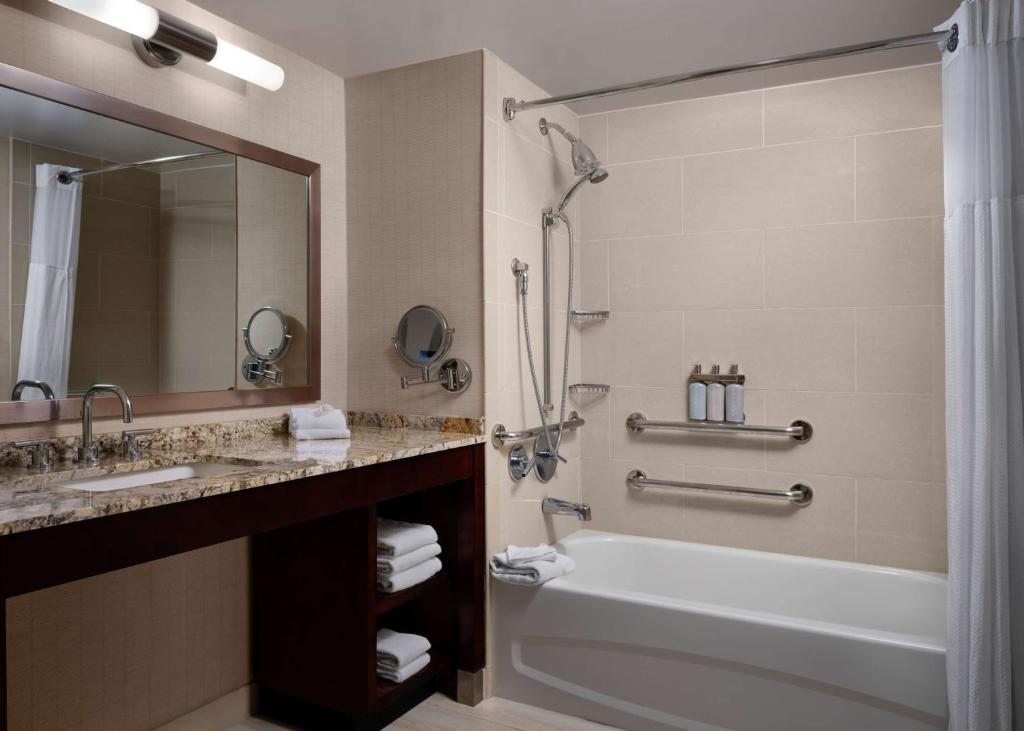Sonesta Redondo Beach and Marina - 