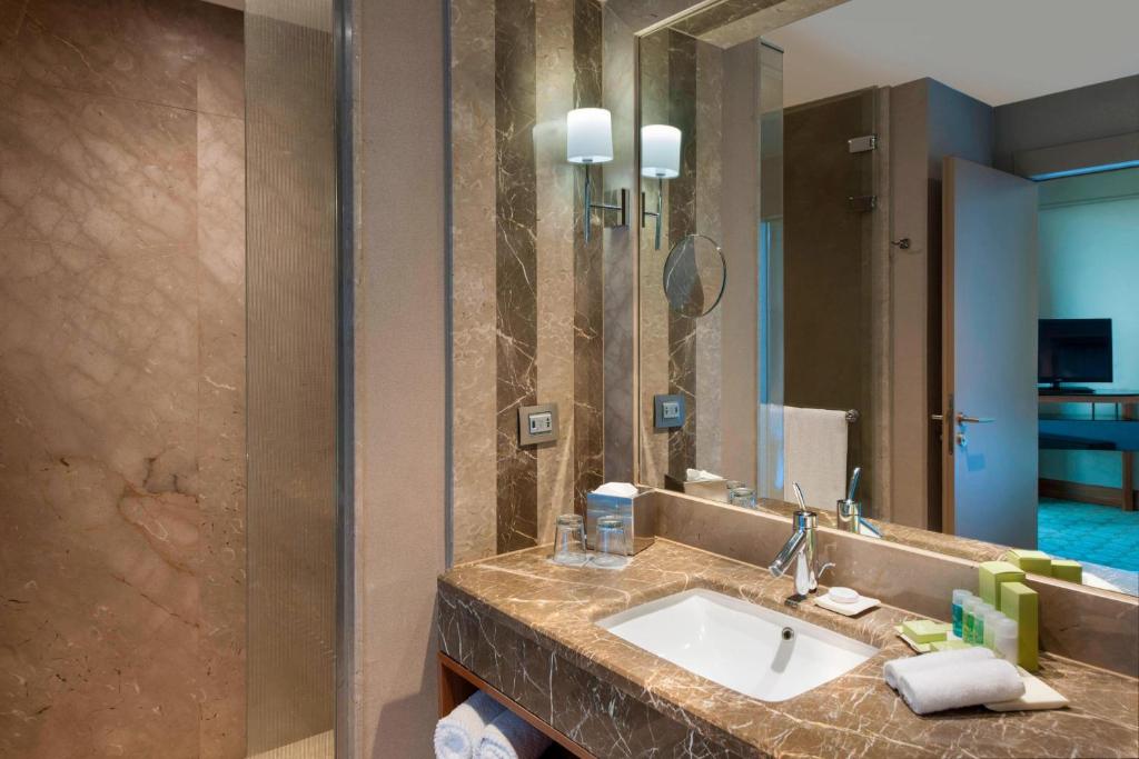 Renaissance Istanbul Polat Bosphorus Hotel - Junior Suite City View With Lounge Access