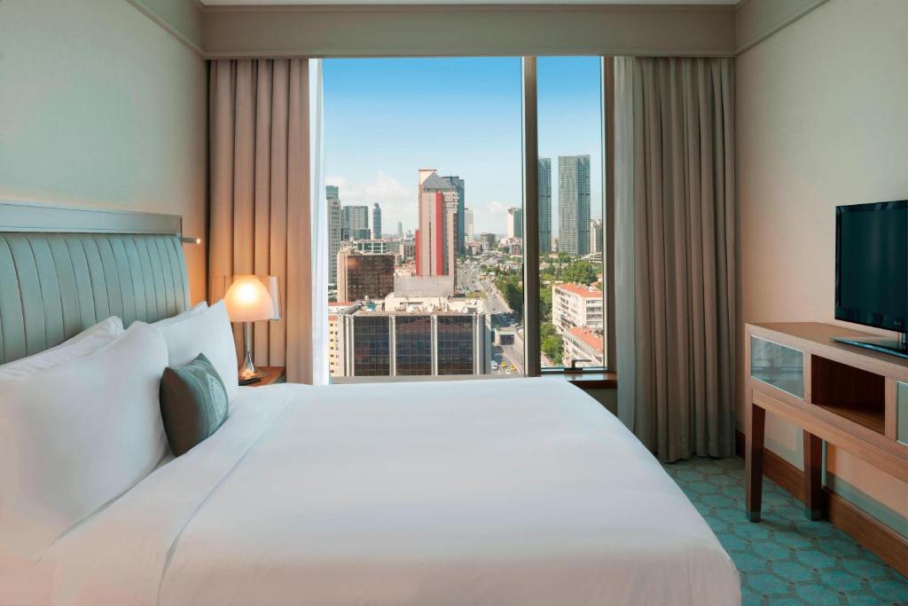 Renaissance Istanbul Polat Bosphorus Hotel - Corner Suite City View With Lounge Access