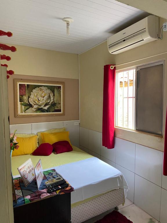 a small room with a bed and a window at Cantinho Morro Branco in Beberibe
