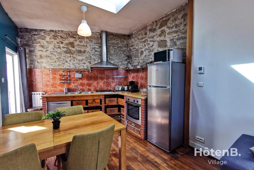 Kuchyňa alebo kuchynka v ubytovaní La Belle Agapanthe-Iris - Maison de ville à Limoges