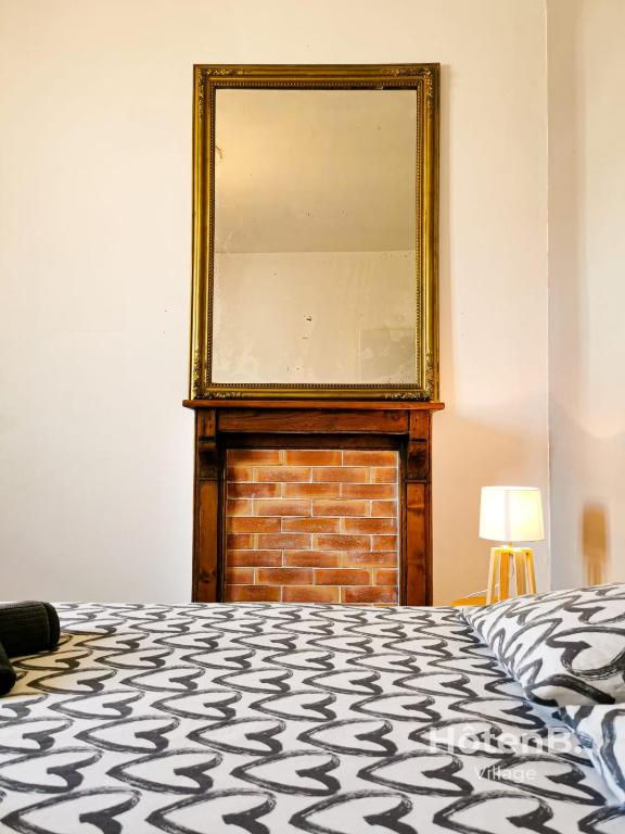 Posteľ alebo postele v izbe v ubytovaní La Belle Agapanthe-Iris - Maison de ville à Limoges