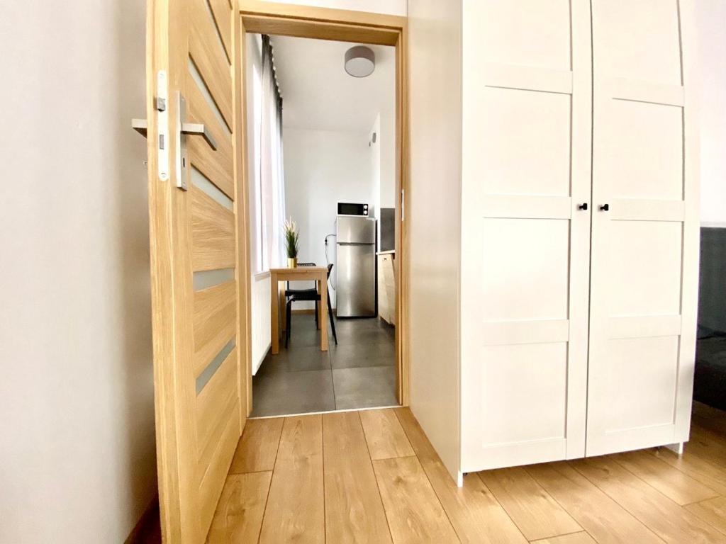 Kuchyňa alebo kuchynka v ubytovaní K22 Komputerowa Warsaw Apartments