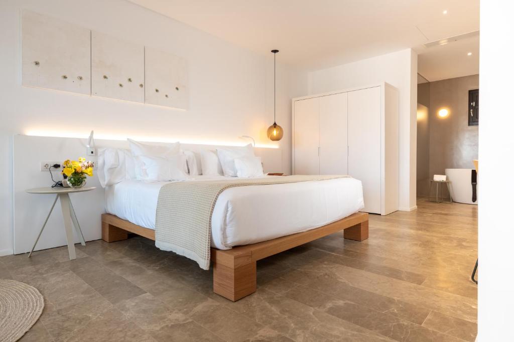 Safragell Ibiza Suites & Spa, Sant Llorenç de Balafia ...