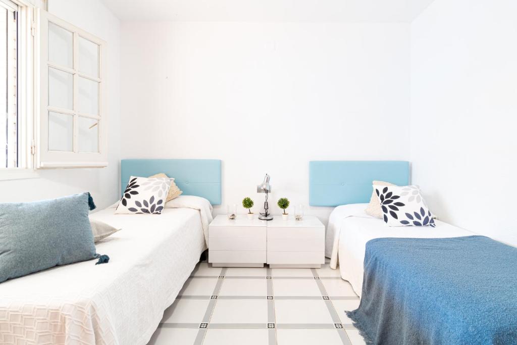 Posteľ alebo postele v izbe v ubytovaní "Charm & Cozy 4BR - 3BA with Pool & Barbecue"