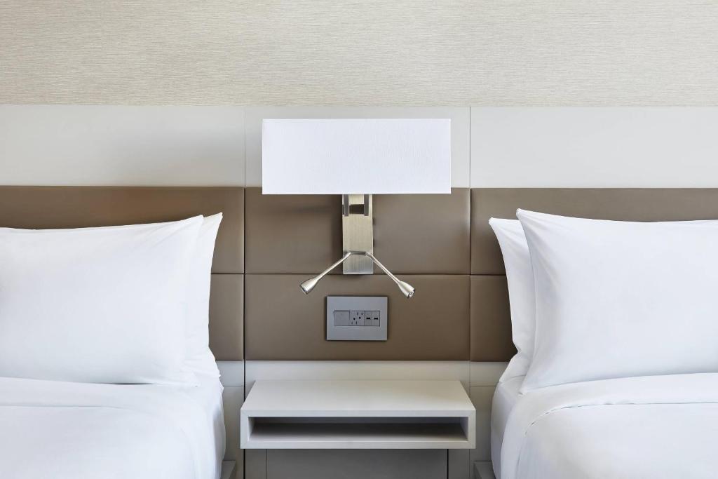 AC Hotel by Marriott Los Angeles South Bay - Guest Room, 2 Queen, City View